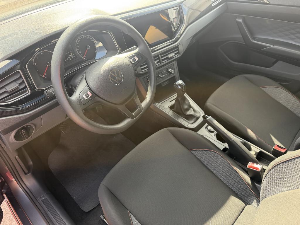 VOLKSWAGEN Polo Hatch - Foto