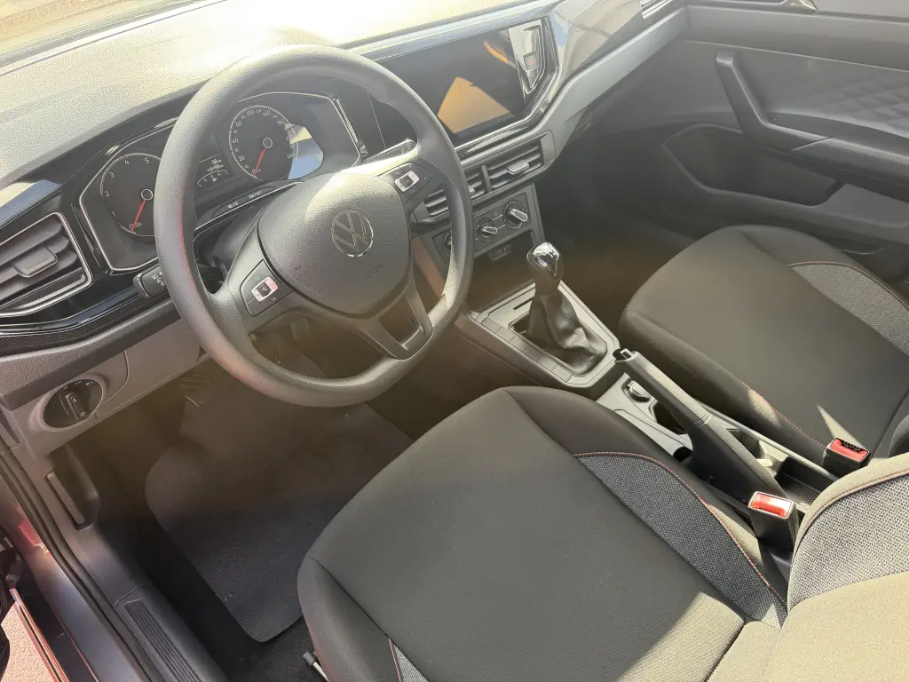 VOLKSWAGEN Polo Hatch - Foto