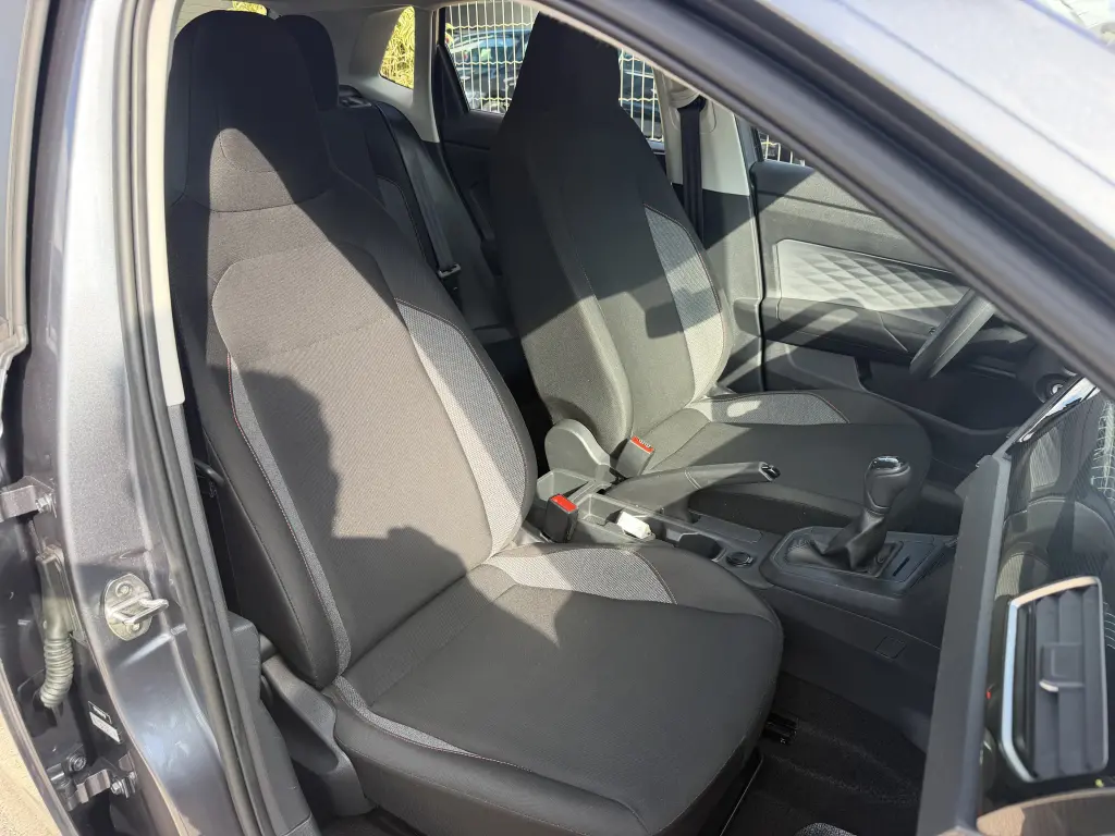 VOLKSWAGEN Polo Hatch - Foto