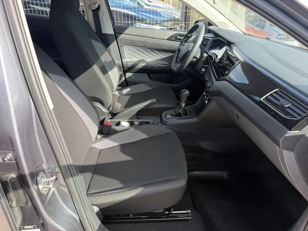 VOLKSWAGEN Polo Hatch - Foto