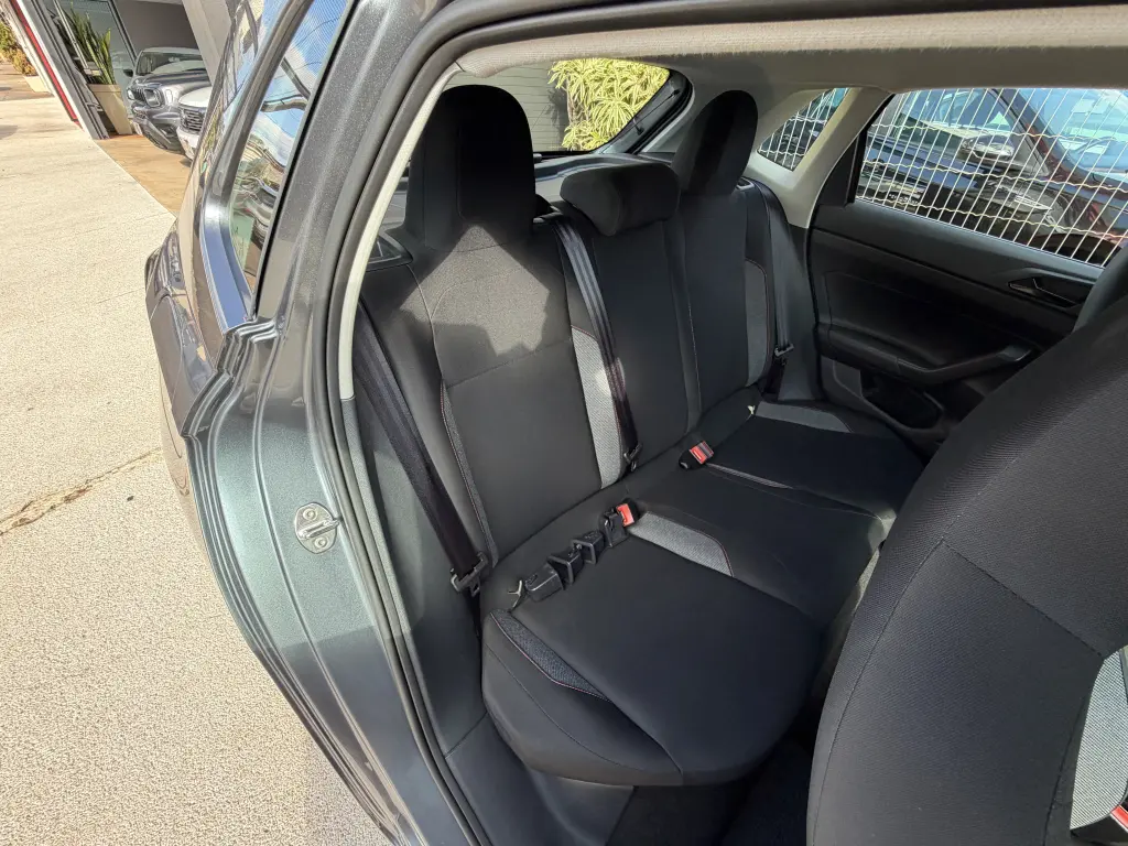 VOLKSWAGEN Polo Hatch - Foto