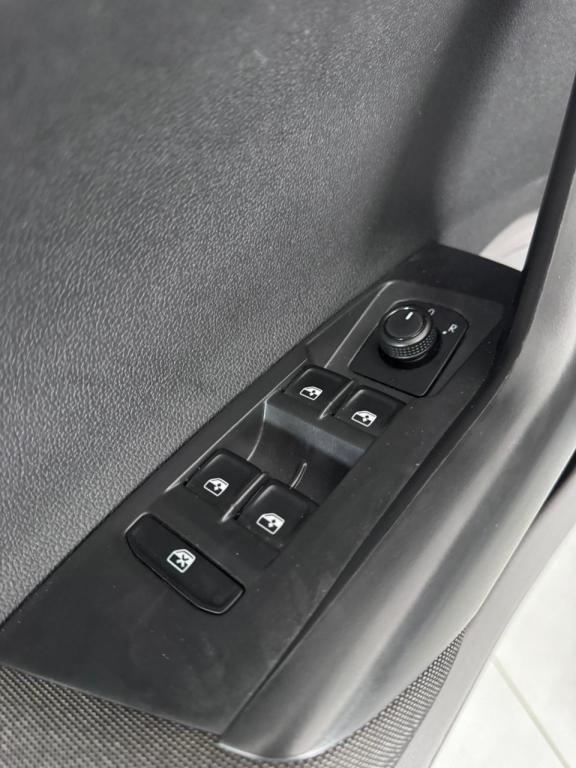 VOLKSWAGEN Polo Hatch - Foto