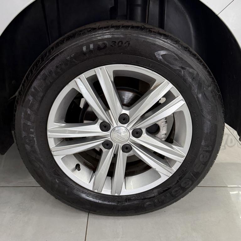 VOLKSWAGEN Polo Hatch - Foto