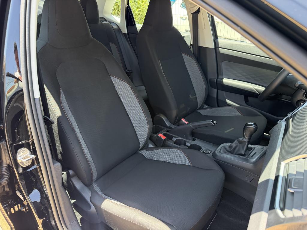 VOLKSWAGEN Polo Hatch - Foto