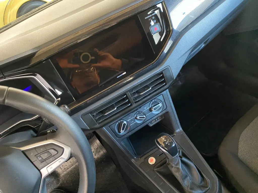 VOLKSWAGEN Polo Hatch - Foto