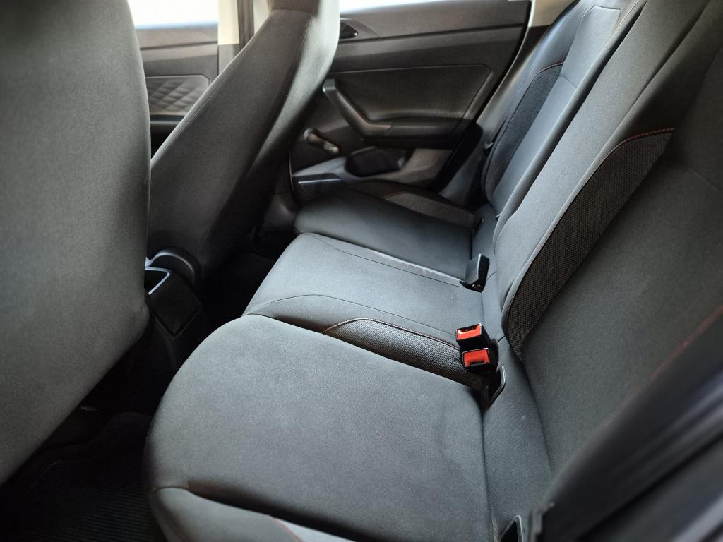 VOLKSWAGEN Polo Hatch - Foto