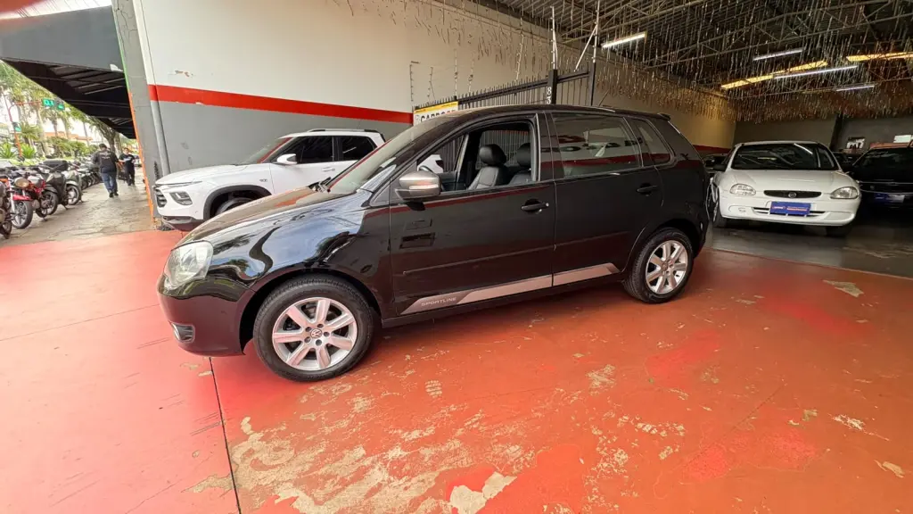 VOLKSWAGEN Polo Hatch - Foto