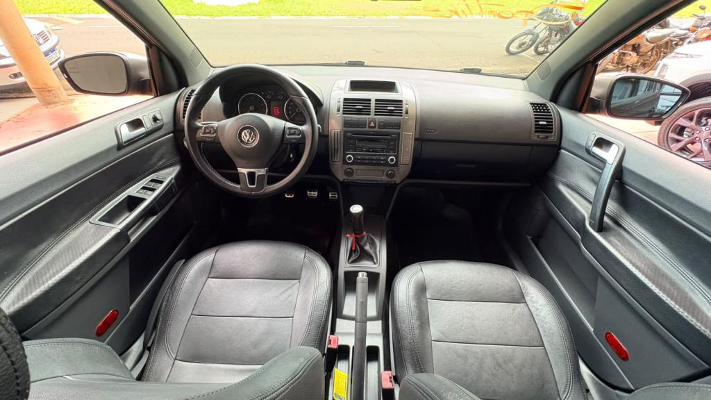 VOLKSWAGEN Polo Hatch - Foto