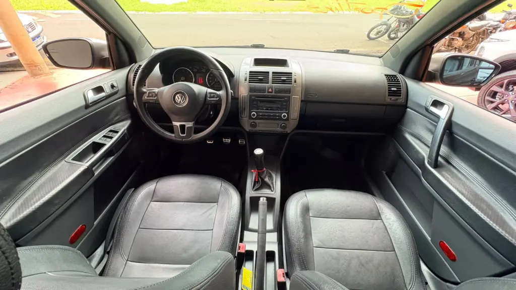 VOLKSWAGEN Polo Hatch - Foto