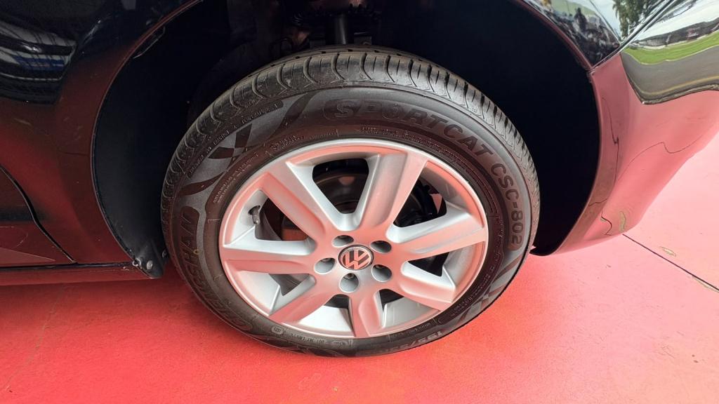 VOLKSWAGEN Polo Hatch - Foto