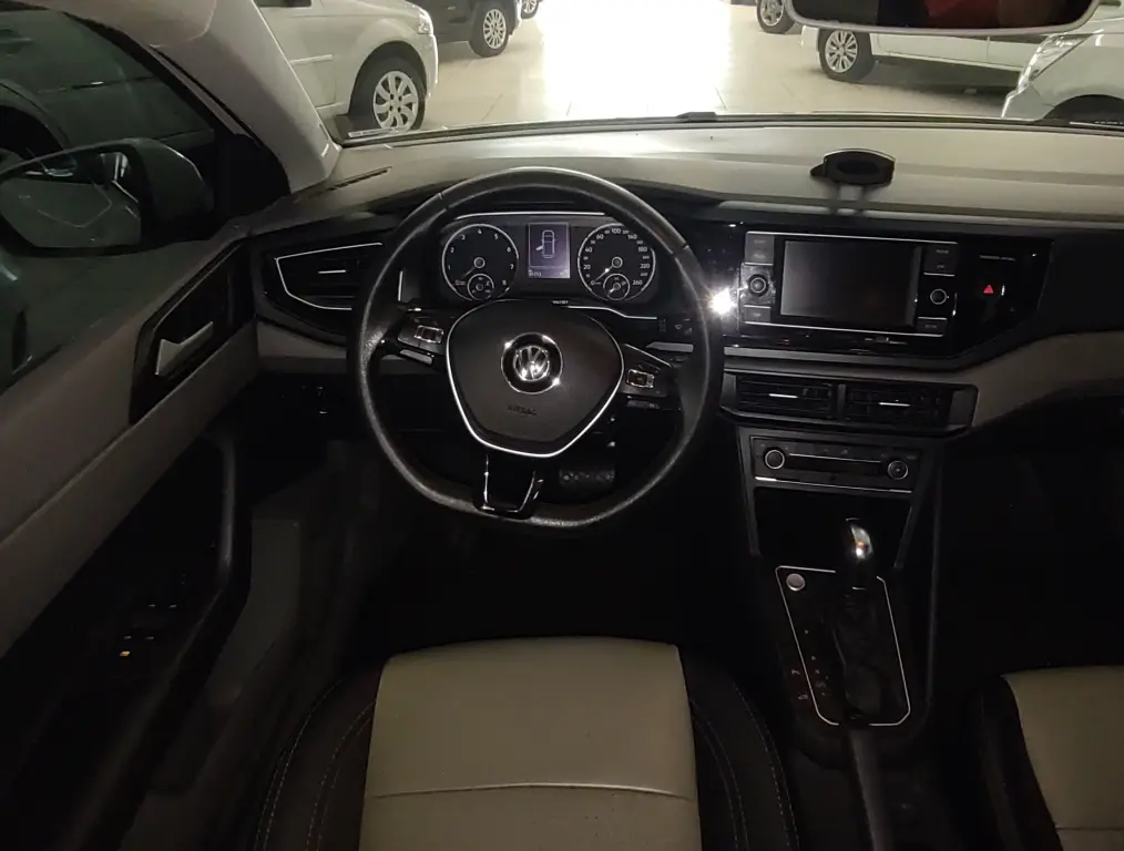 VOLKSWAGEN Polo Hatch - Foto