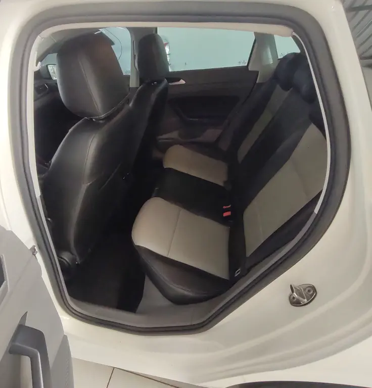VOLKSWAGEN Polo Hatch - Foto
