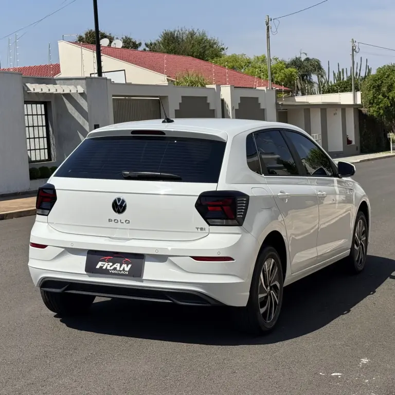 VOLKSWAGEN Polo Hatch - Foto