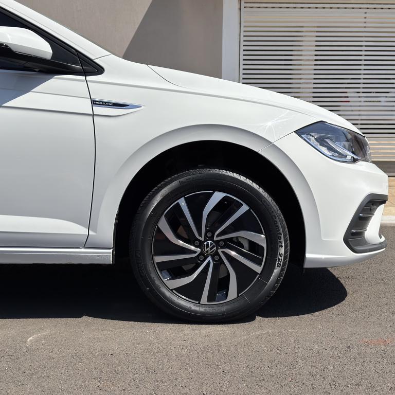 VOLKSWAGEN Polo Hatch - Foto