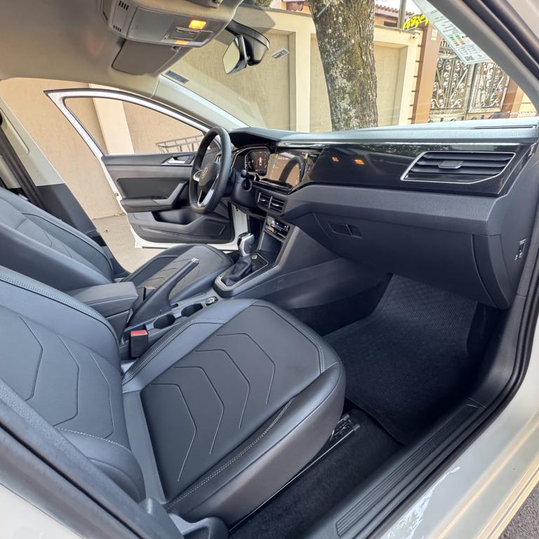 VOLKSWAGEN Polo Hatch - Foto