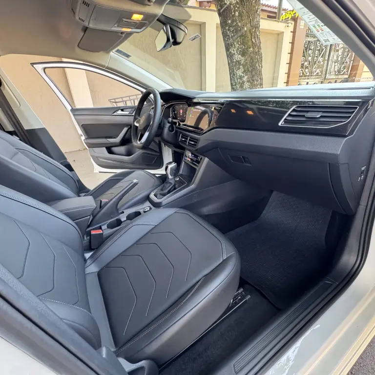 VOLKSWAGEN Polo Hatch - Foto