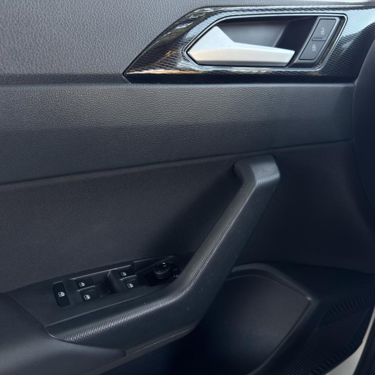 VOLKSWAGEN Polo Hatch - Foto