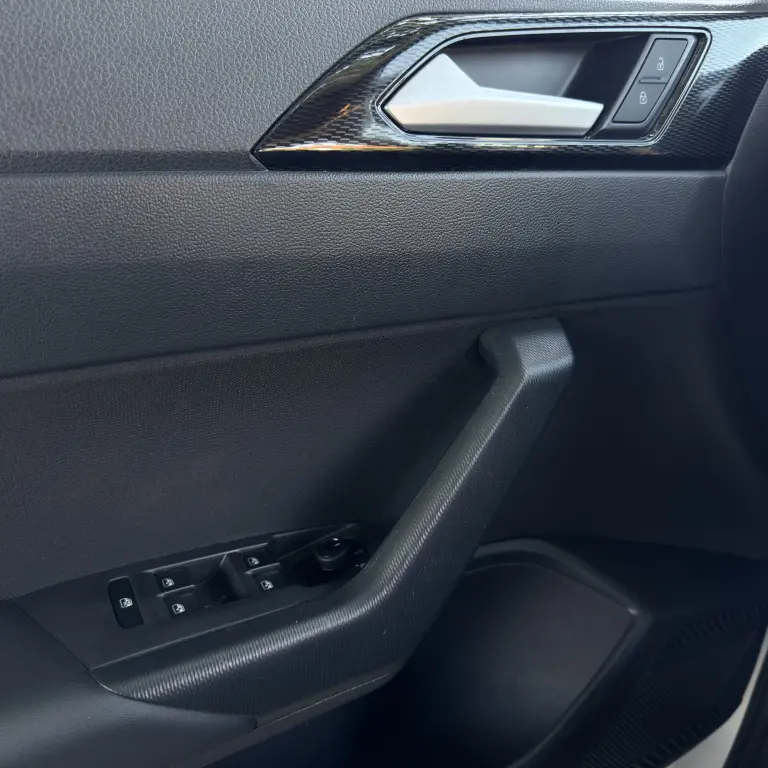VOLKSWAGEN Polo Hatch - Foto