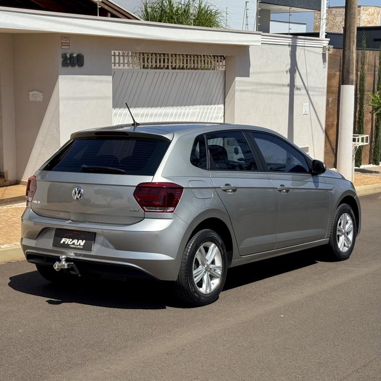 VOLKSWAGEN Polo Hatch - Foto