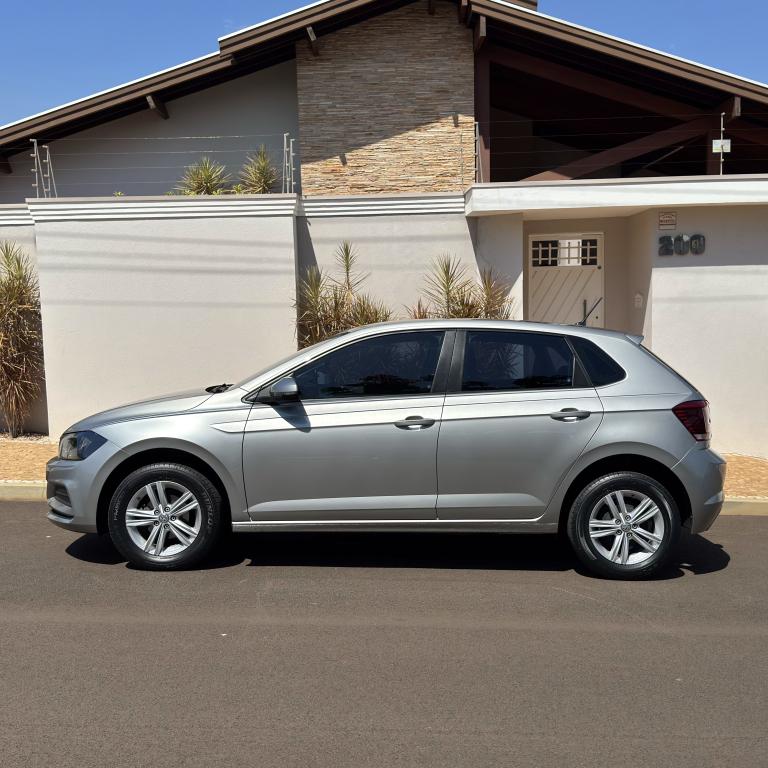 VOLKSWAGEN Polo Hatch - Foto