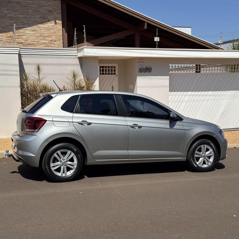 VOLKSWAGEN Polo Hatch - Foto