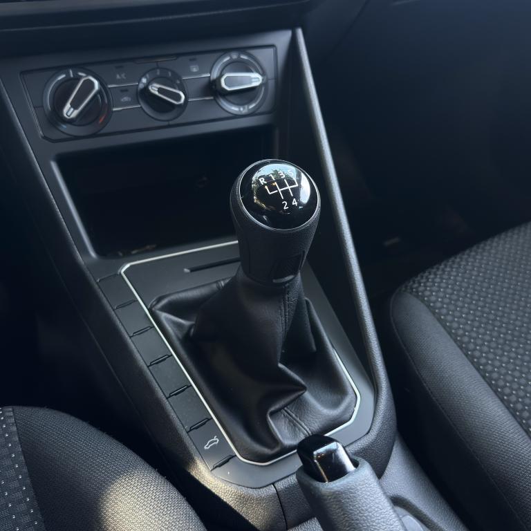 VOLKSWAGEN Polo Hatch - Foto