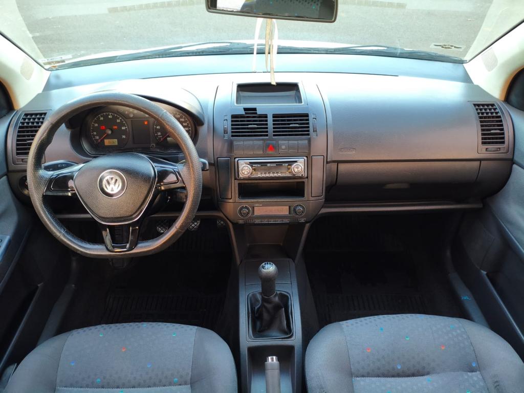 VOLKSWAGEN Polo Sedan - Foto
