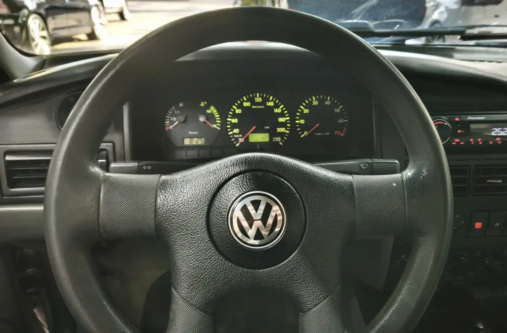 VOLKSWAGEN Santana - Foto