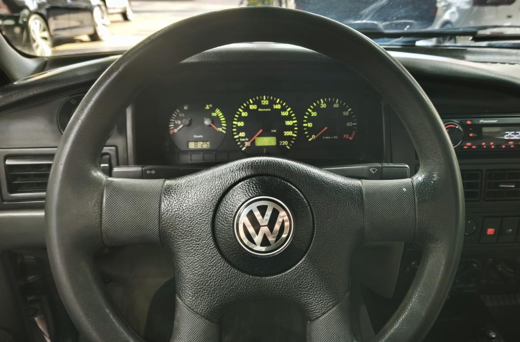VOLKSWAGEN Santana - Foto