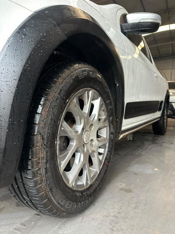 VOLKSWAGEN Saveiro - Foto