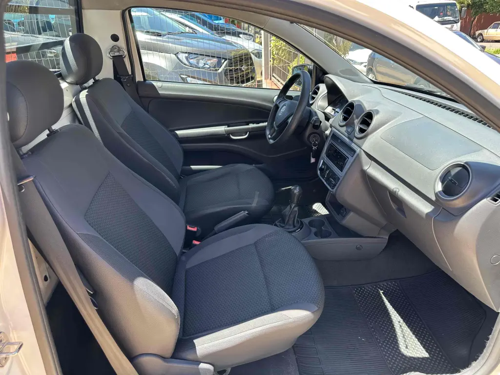 VOLKSWAGEN Saveiro - Foto