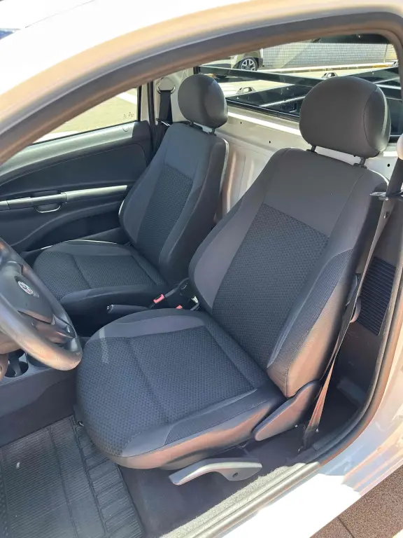 VOLKSWAGEN Saveiro - Foto