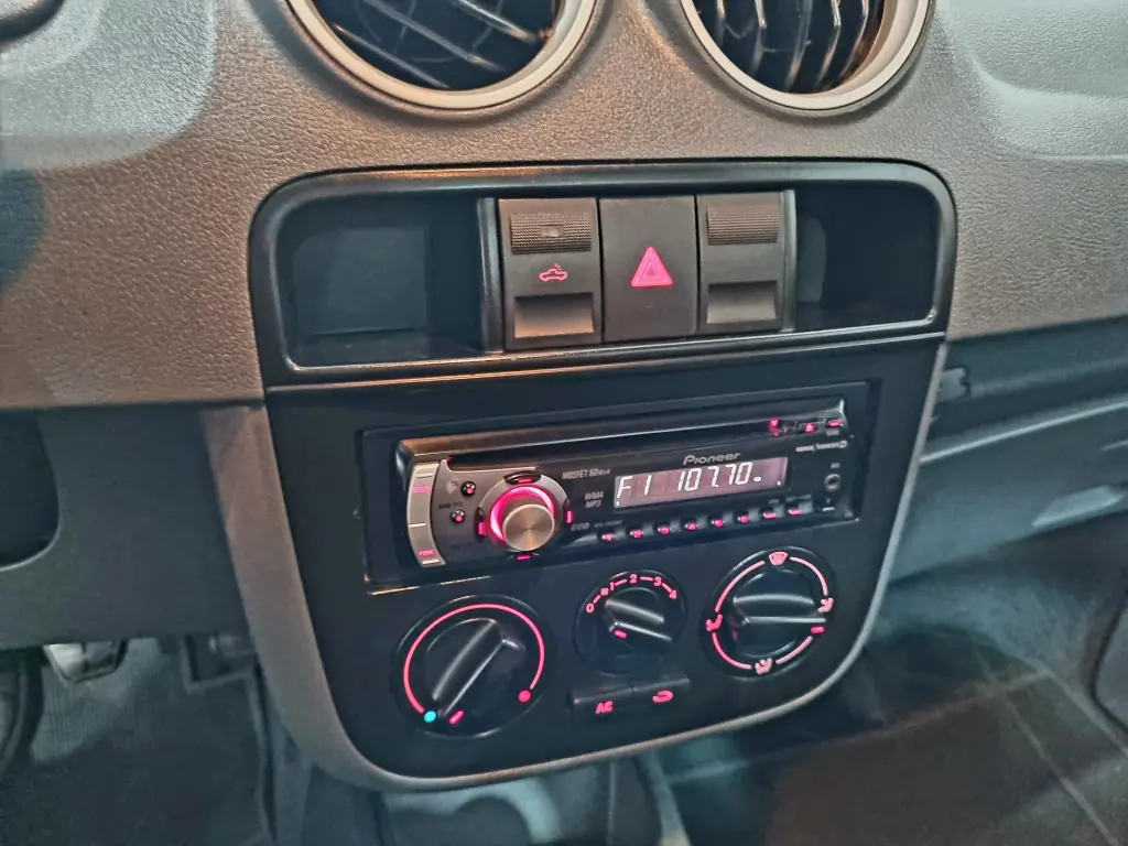 VOLKSWAGEN Saveiro - Foto