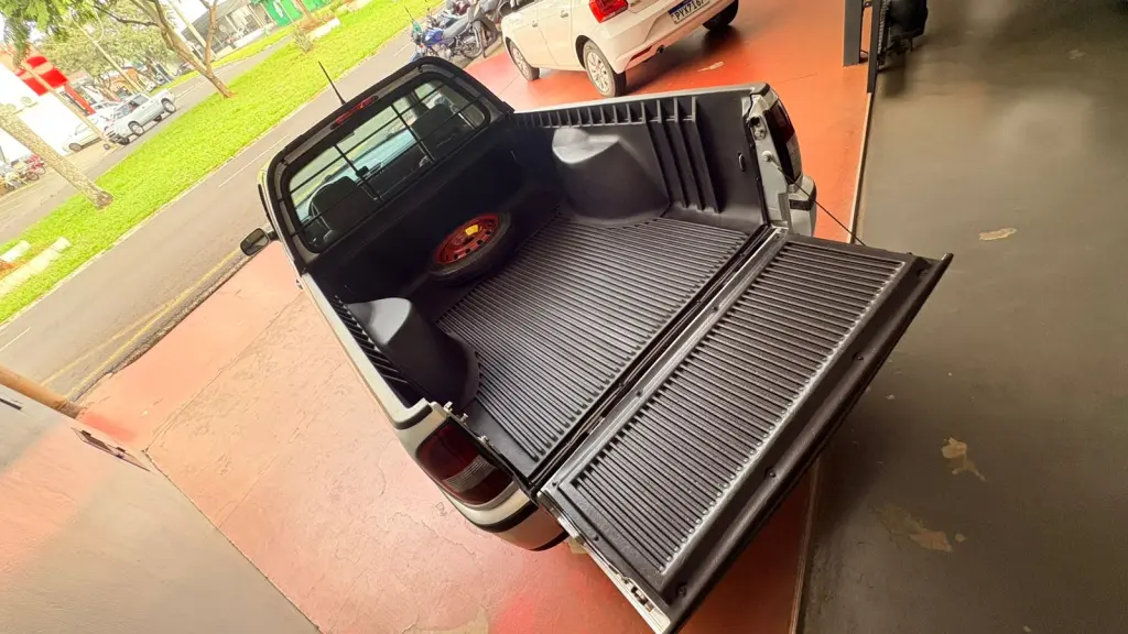 VOLKSWAGEN Saveiro - Foto