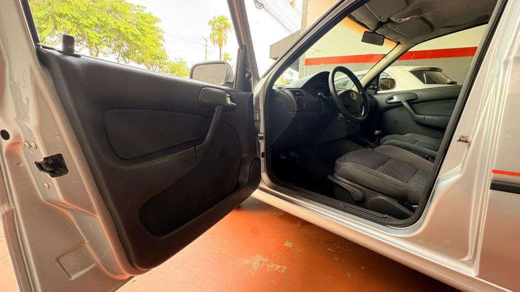 VOLKSWAGEN Saveiro - Foto