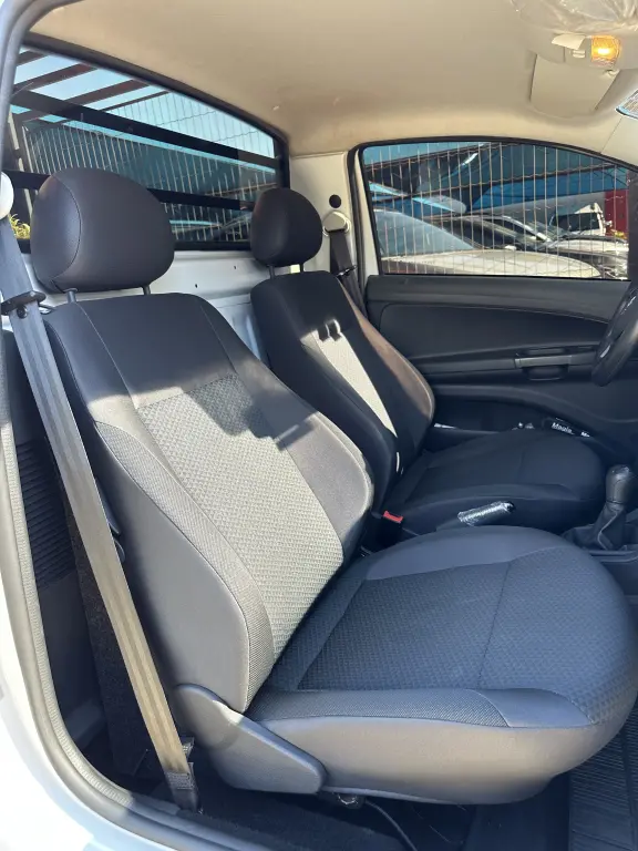 VOLKSWAGEN Saveiro - Foto