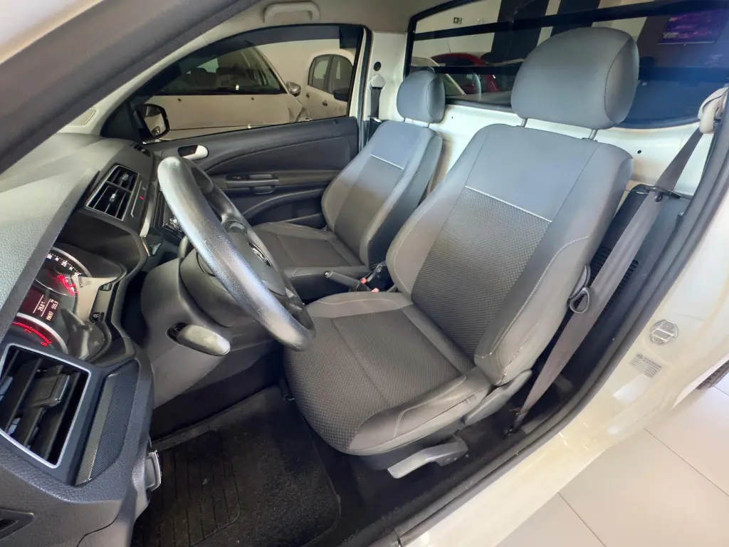 VOLKSWAGEN Saveiro - Foto