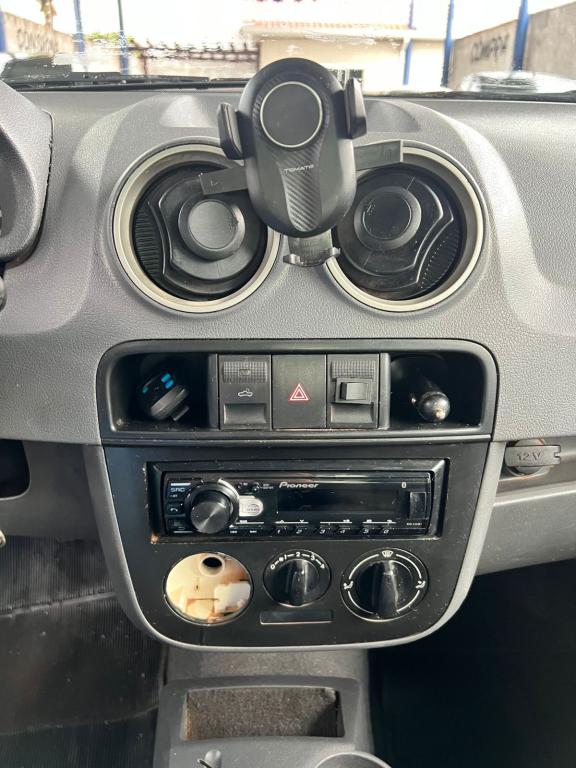 VOLKSWAGEN Saveiro - Foto