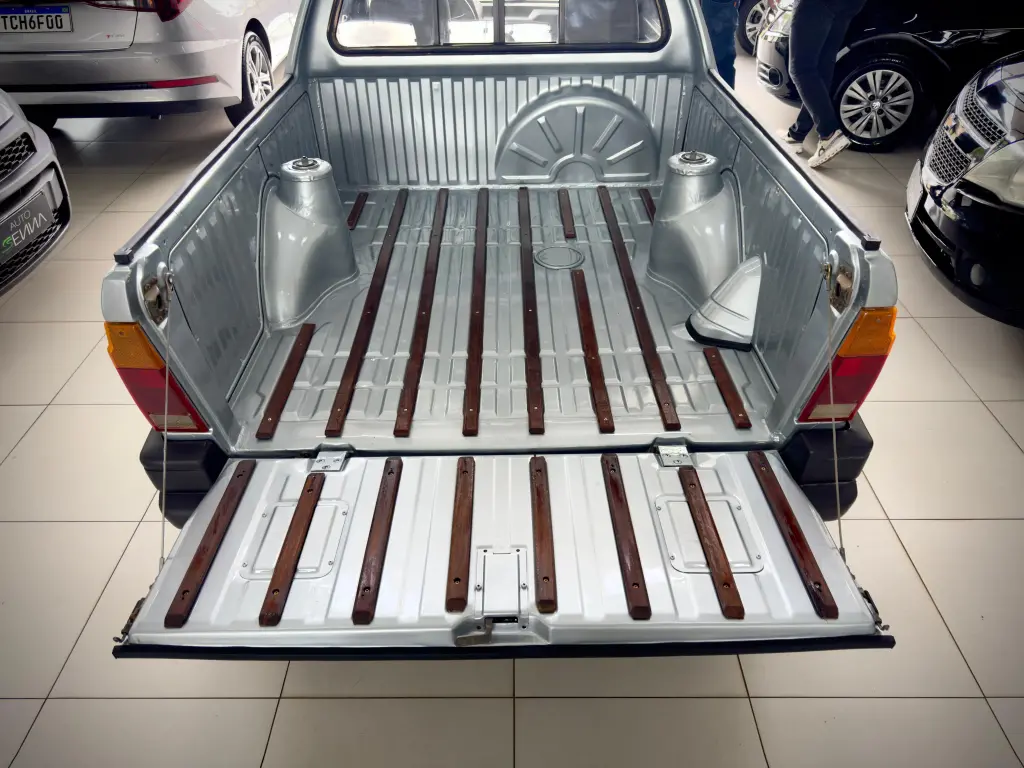 VOLKSWAGEN Saveiro - Foto