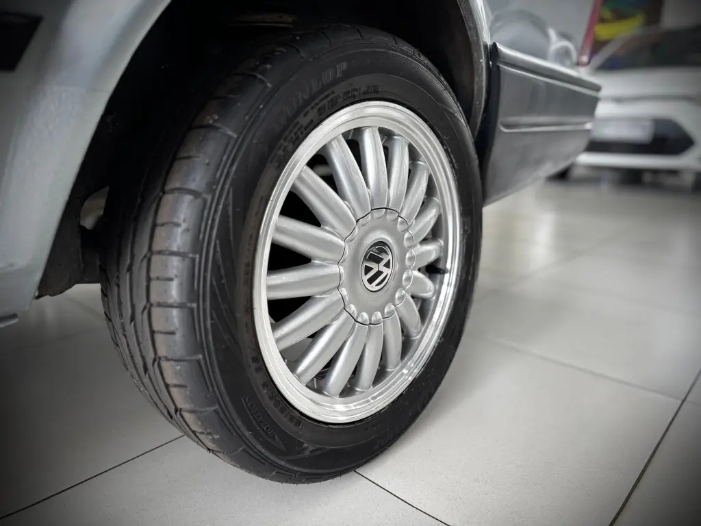 VOLKSWAGEN Saveiro - Foto