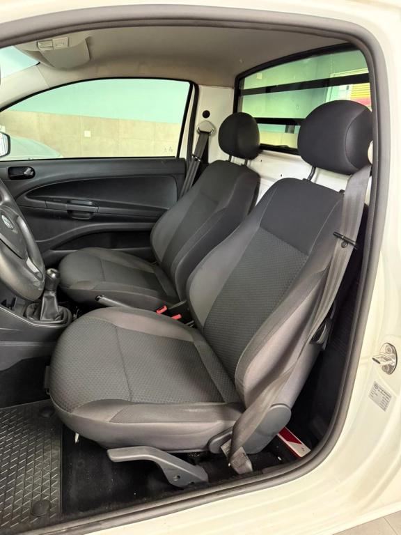 VOLKSWAGEN Saveiro - Foto