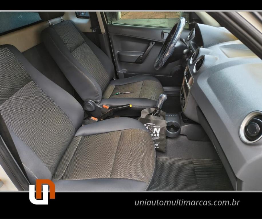 VOLKSWAGEN Saveiro - Foto
