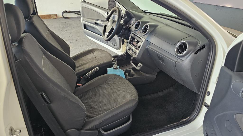 VOLKSWAGEN Saveiro - Foto