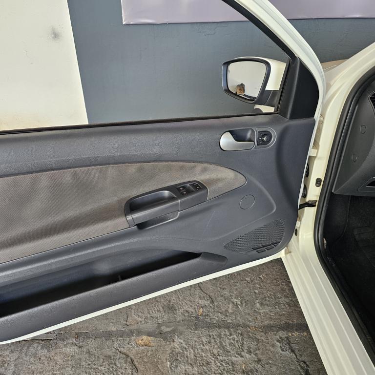 VOLKSWAGEN Saveiro - Foto