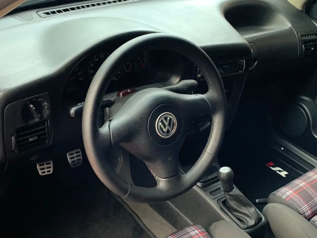 VOLKSWAGEN Saveiro - Foto