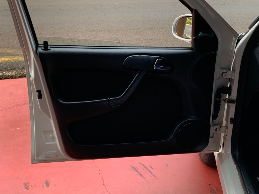 VOLKSWAGEN Saveiro - Foto