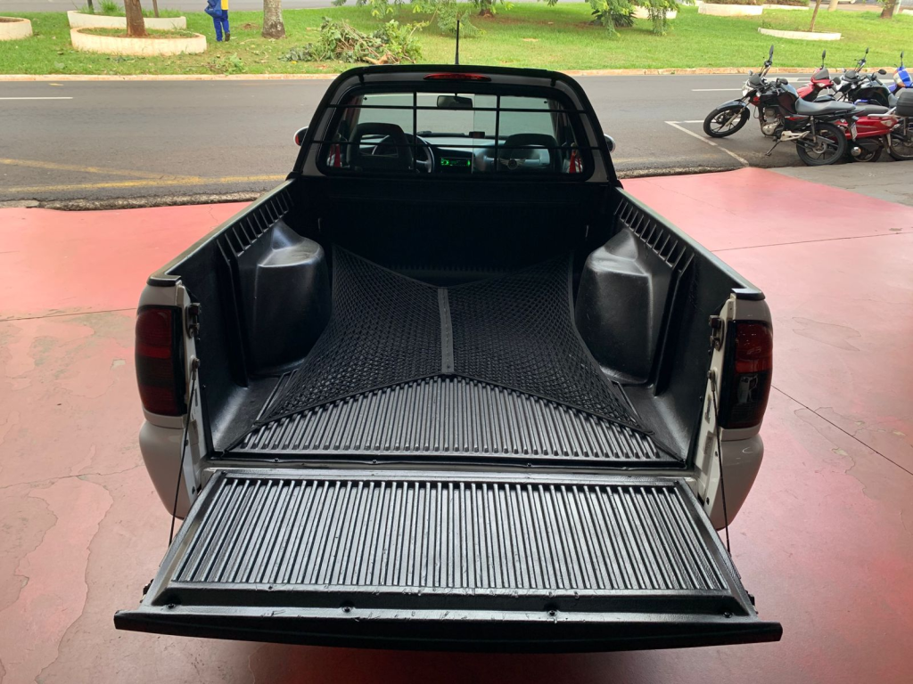 VOLKSWAGEN Saveiro - Foto