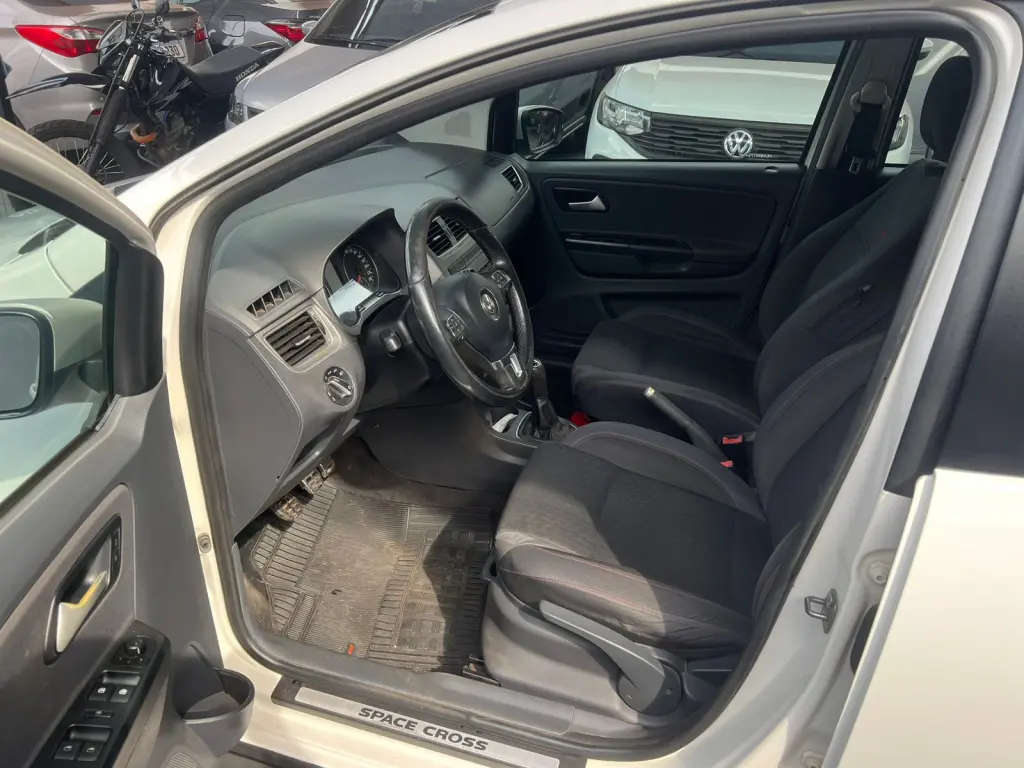 VOLKSWAGEN Space Cross - Foto