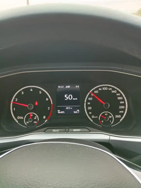 VOLKSWAGEN T-Cross - Foto