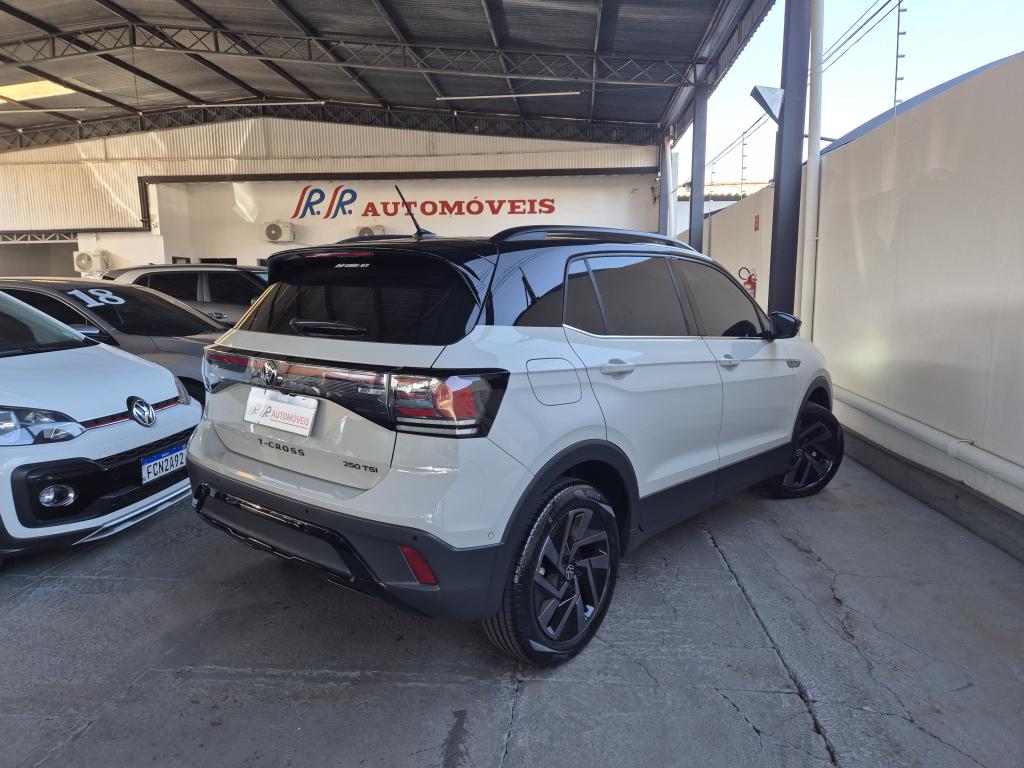VOLKSWAGEN T-Cross - Foto
